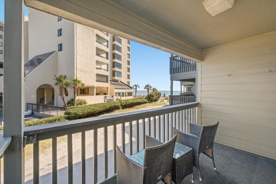 2 Bedroom Oceanview Condo at Sea Cabin! Sleeps 5! Cabin in North Myrtle Beach