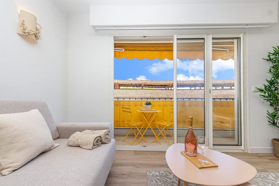 Balcony/Terrace, Living room, Seating area, Dining area