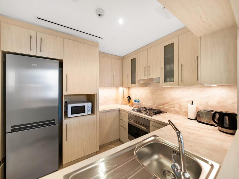 Kensington 1BR plus Study Burj View-Dubai Mall connect Apartment in Dubai