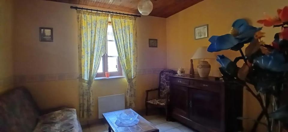 Agréable petite maison de vacances - 3 pers - à la campagne - Chéniers, Creuse House in Nouvelle-Aquitaine