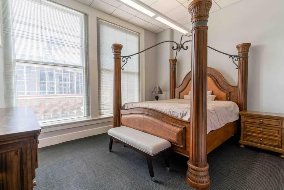 Luxury Downtown 3- bedroom Apt with WiFi Apartment in Jefferson County