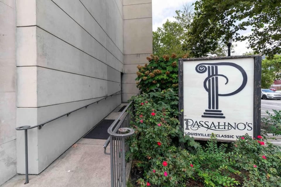Luxury Downtown 3- bedroom Apt with WiFi Apartment in Jefferson County