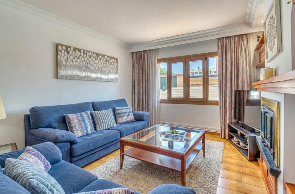 Communal lounge/ TV room, Living room