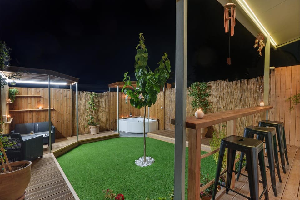 Night, Garden view