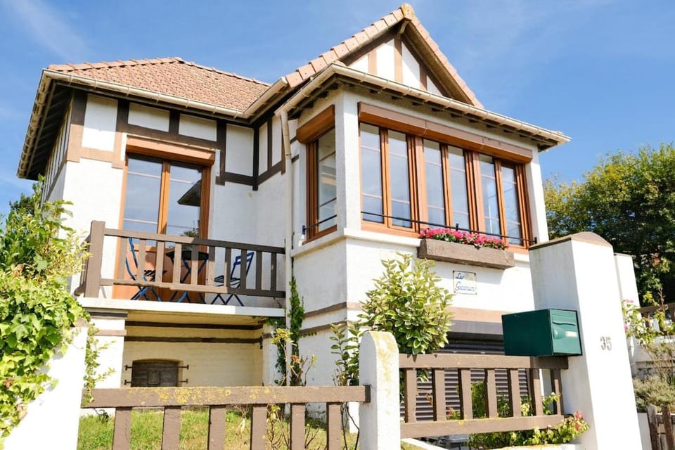 Property building, Garden, Balcony/Terrace, Garden view