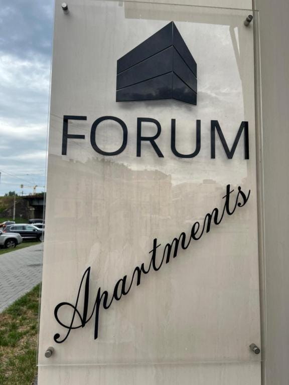 FORUM APARTMENT новобуд з приватним БОМБОСХОВИЩЕМ та приватним ПІДЗЕМНИМ ПАРКІНГОМ Apartment in Lviv