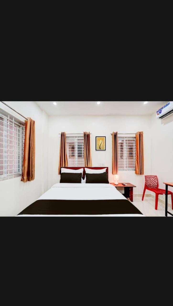 Bed, Photo of the whole room, Bedroom, air conditioner