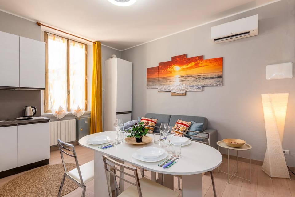 Kitchen or kitchenette, Living room, Seating area, Dining area, air conditioner