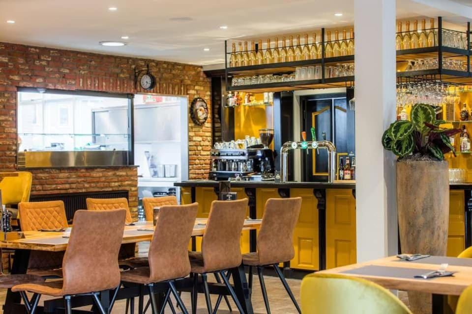 Restaurant/places to eat, Food and drinks, Food, Drinks