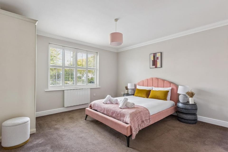 Ground Floor Apt, Parking, Close to Windsor Castle - By Tempstay Apartment in Windsor