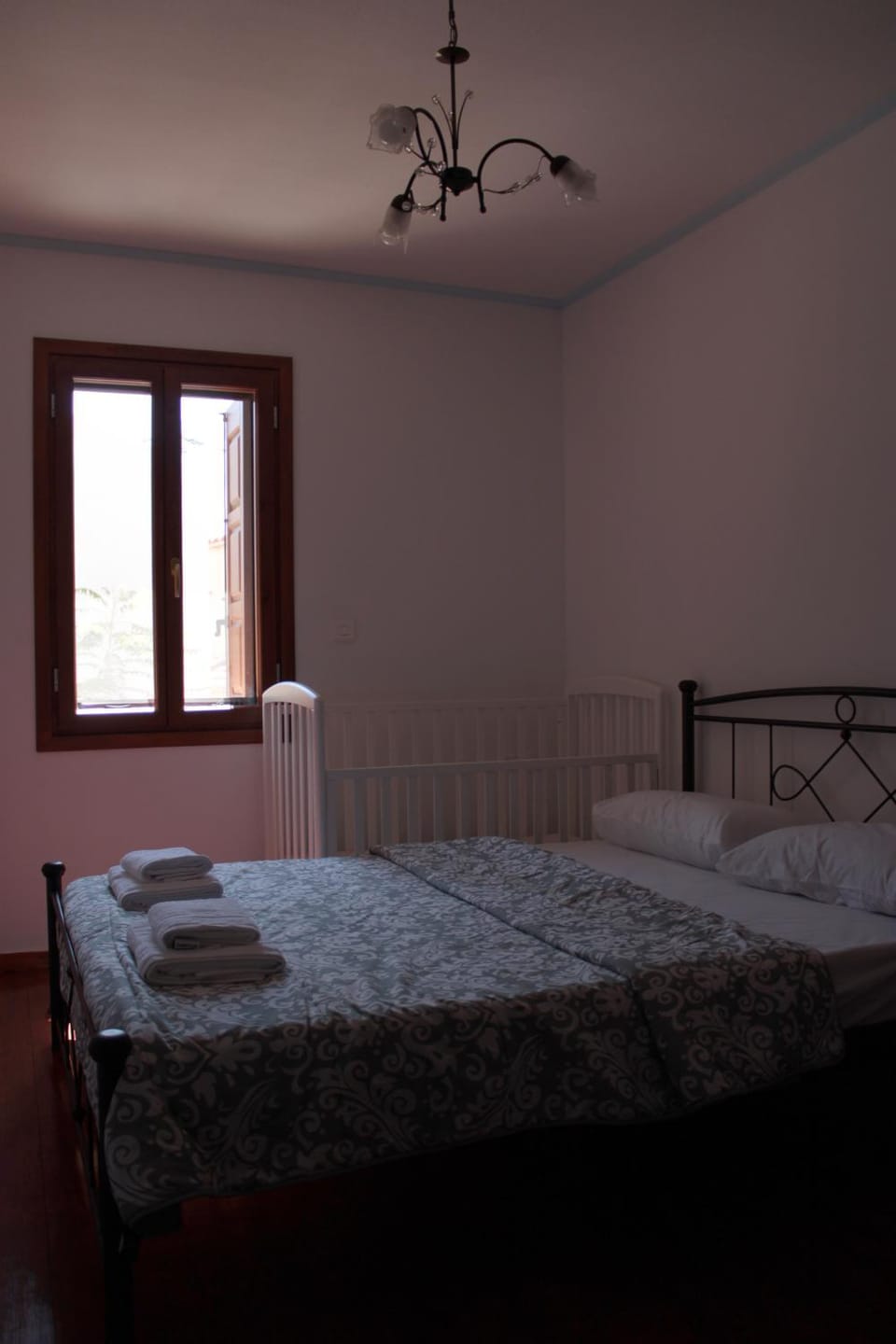 Bed, Photo of the whole room, towels