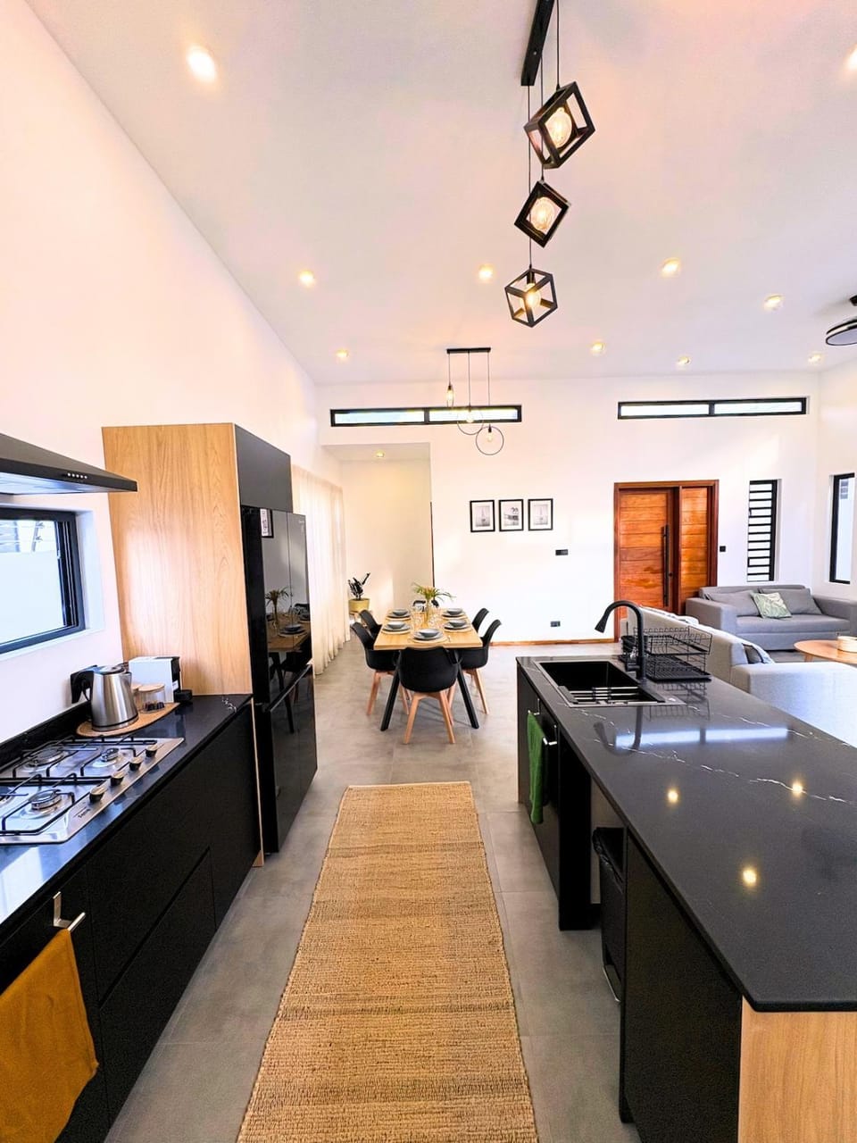 Coffee/tea facilities, Kitchen or kitchenette, Dining area, internet, oven, stove