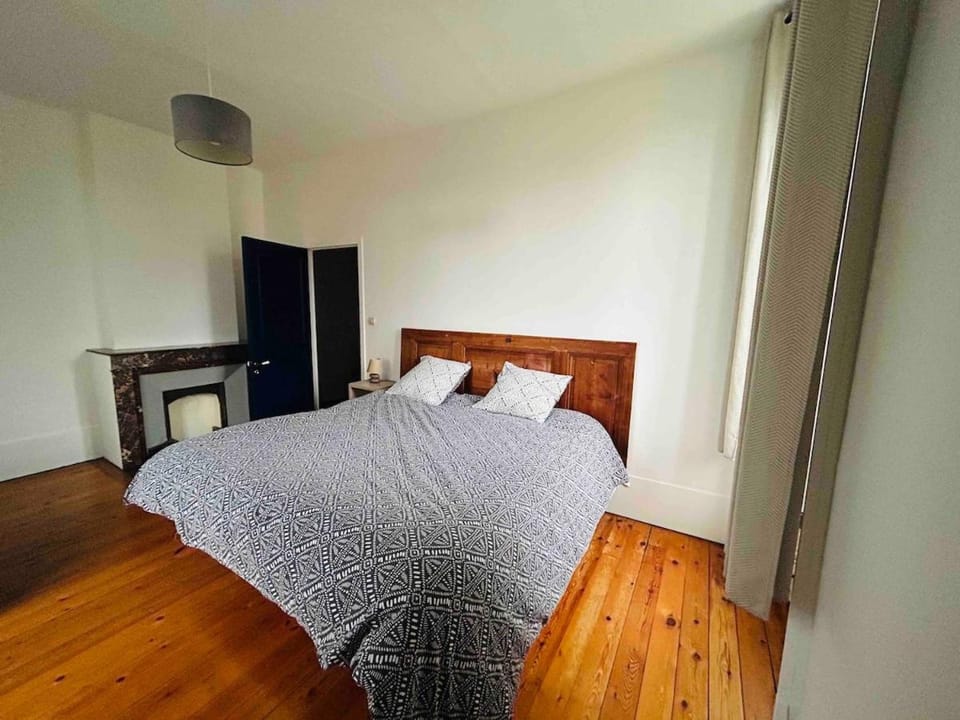 Bed, Photo of the whole room