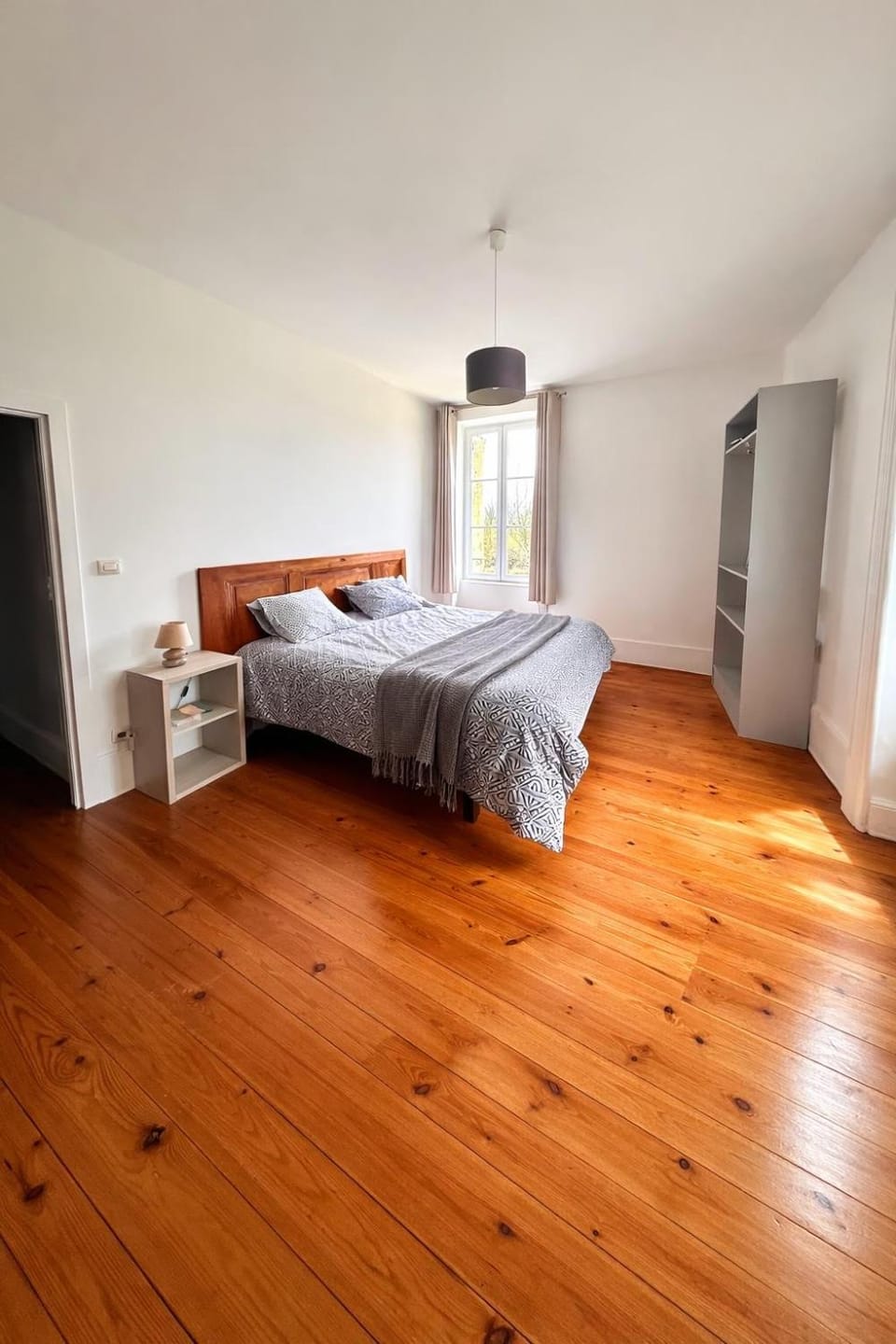 Bed, Photo of the whole room