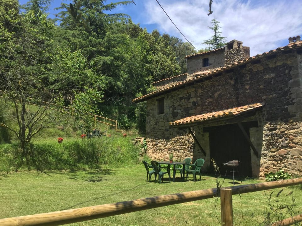Facade/entrance, BBQ facilities, Garden