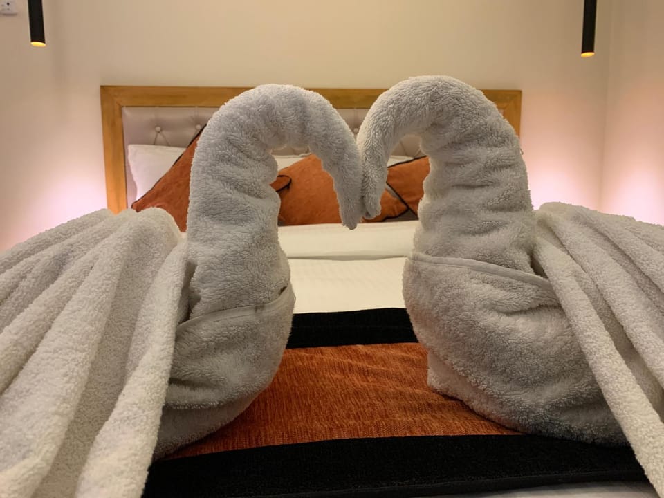 Bedroom, towels