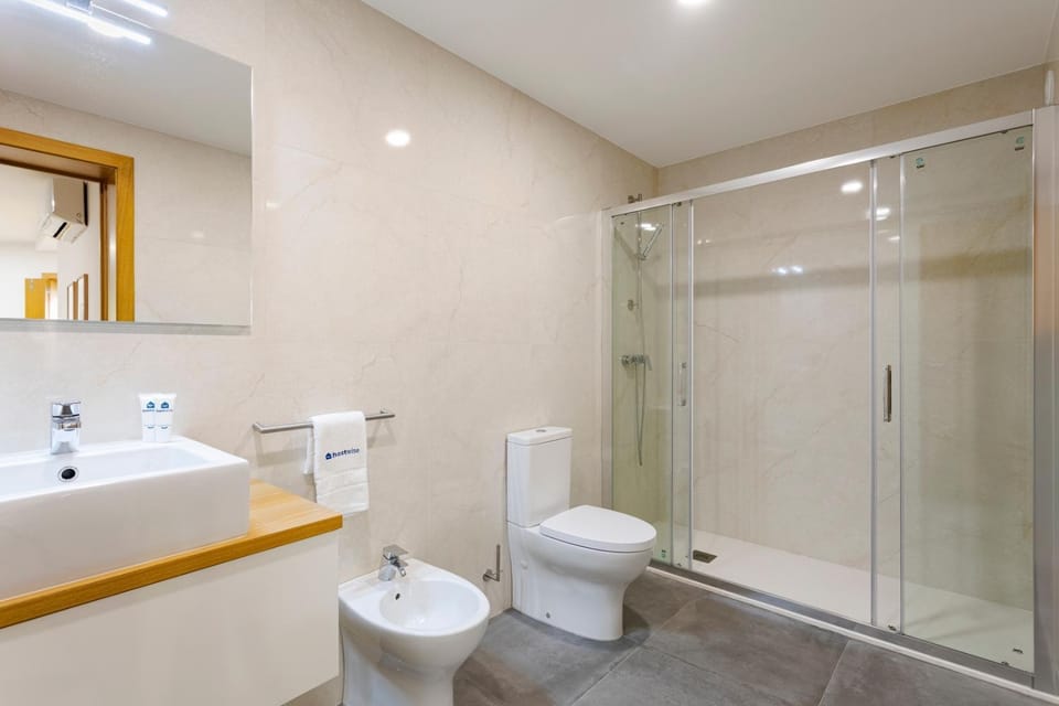 Shower, Bathroom, bidet, towels
