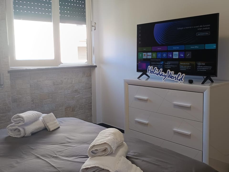 Bed, TV and multimedia, Photo of the whole room