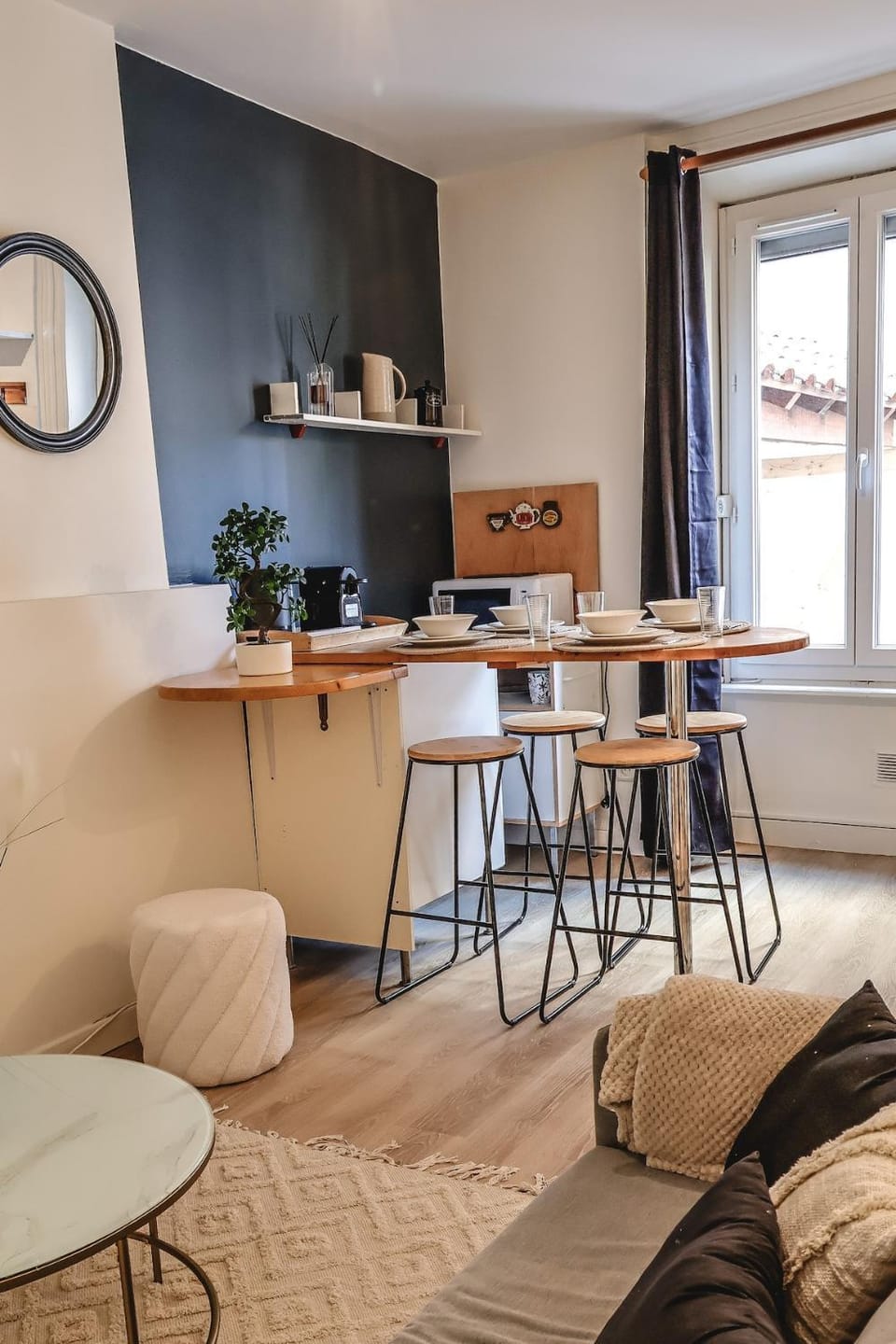 Living room, Seating area, Dining area