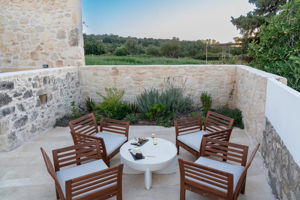 Day, Inner courtyard view