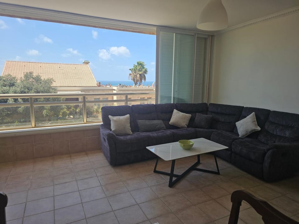 נוף לים Apartment in Netanya