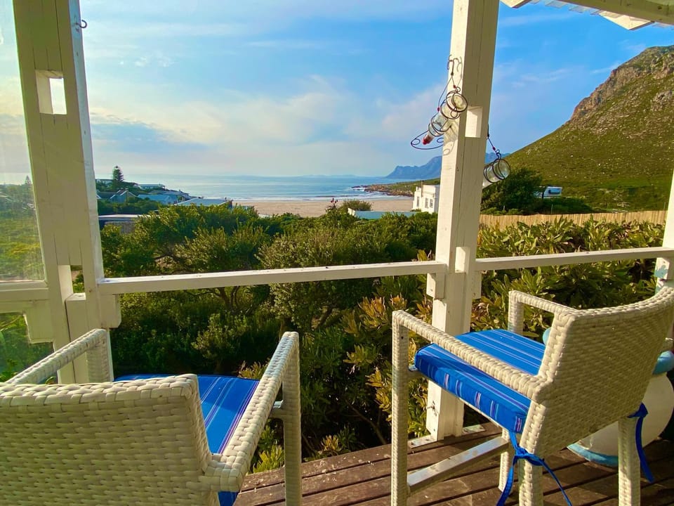 Natural landscape, View (from property/room), Balcony/Terrace, Seating area, Mountain view, Sea view