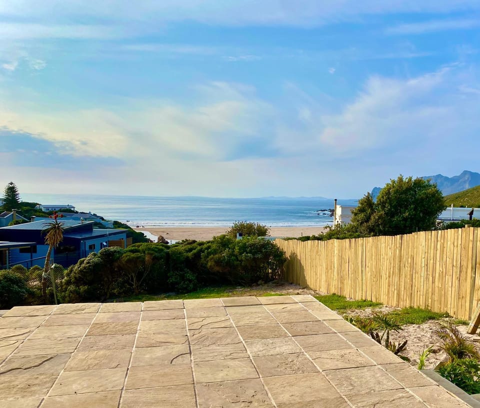 Property building, Patio, Balcony/Terrace, Beach, Garden view, Sea view