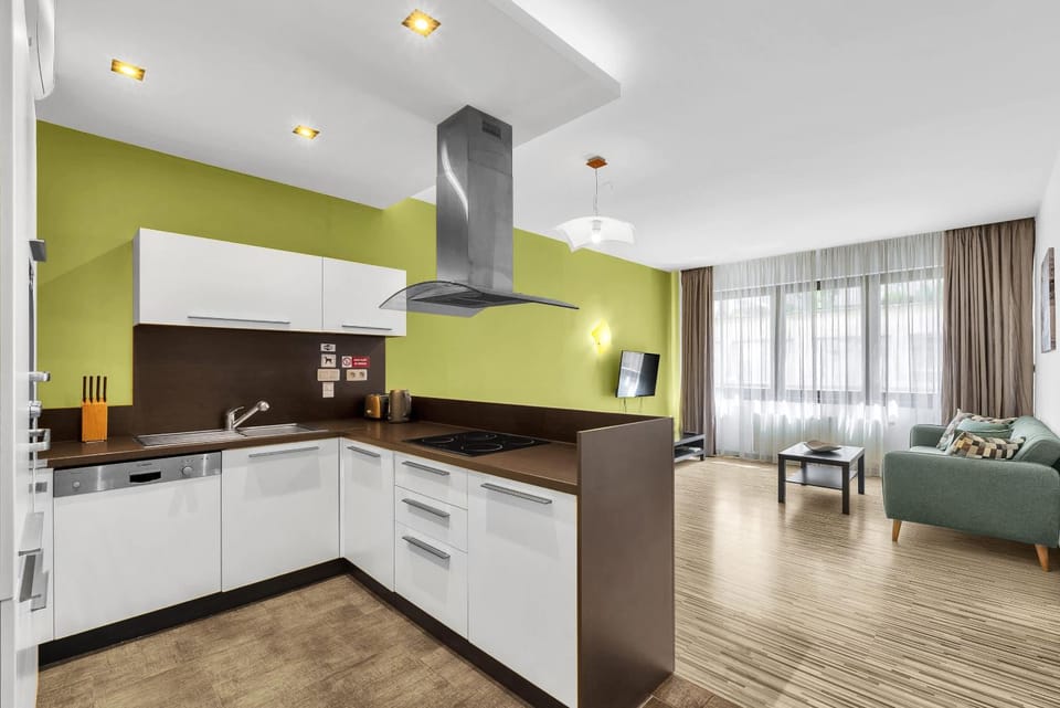 Kitchen or kitchenette, Living room, Seating area, stove