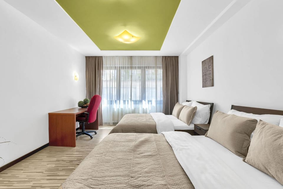 Bed, Photo of the whole room, Seating area, Bedroom