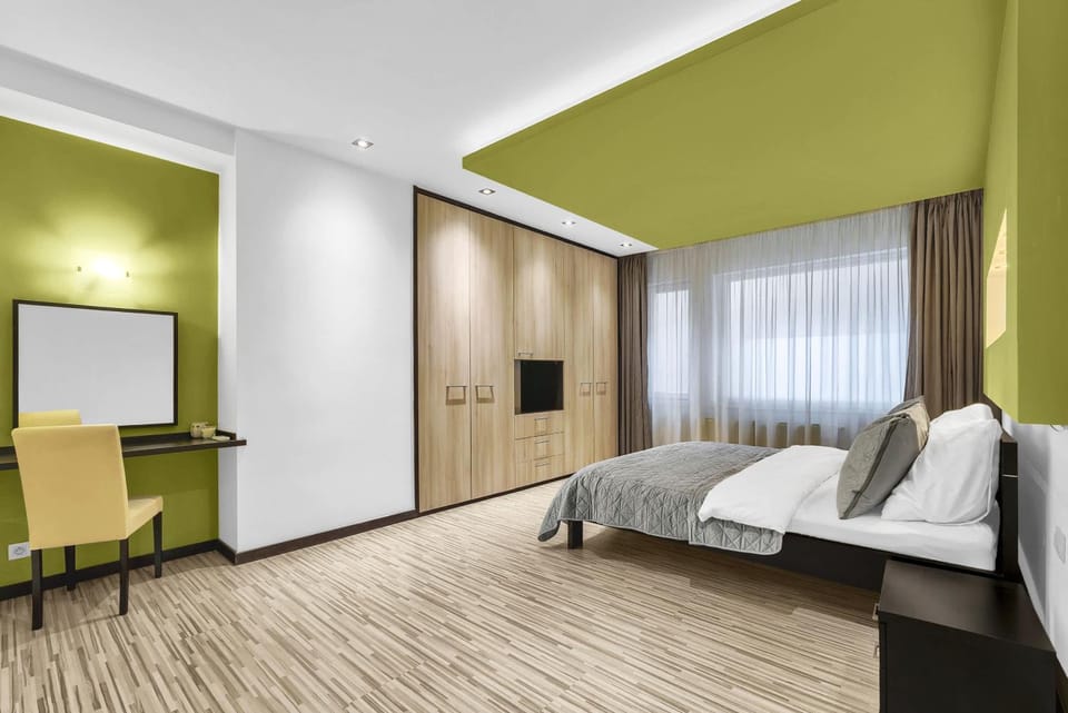 Bed, Photo of the whole room, Seating area, Bedroom, wardrobe