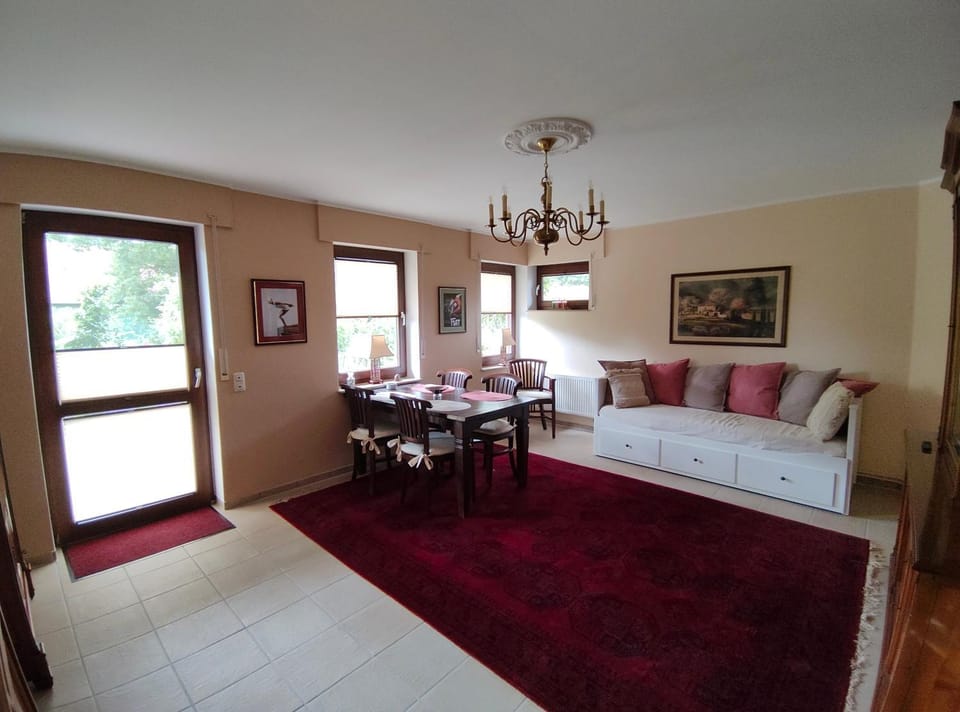 Living room, Dining area, Food