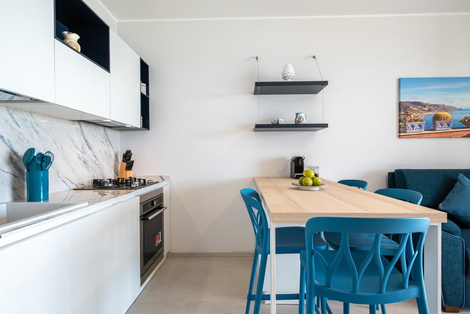 Kitchen or kitchenette, Dining area, dishwasher, oven, stove