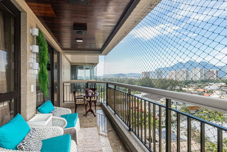 Seaside Retreat in Barra da Tijuca | LC 6000/805 Apartment in Rio de Janeiro