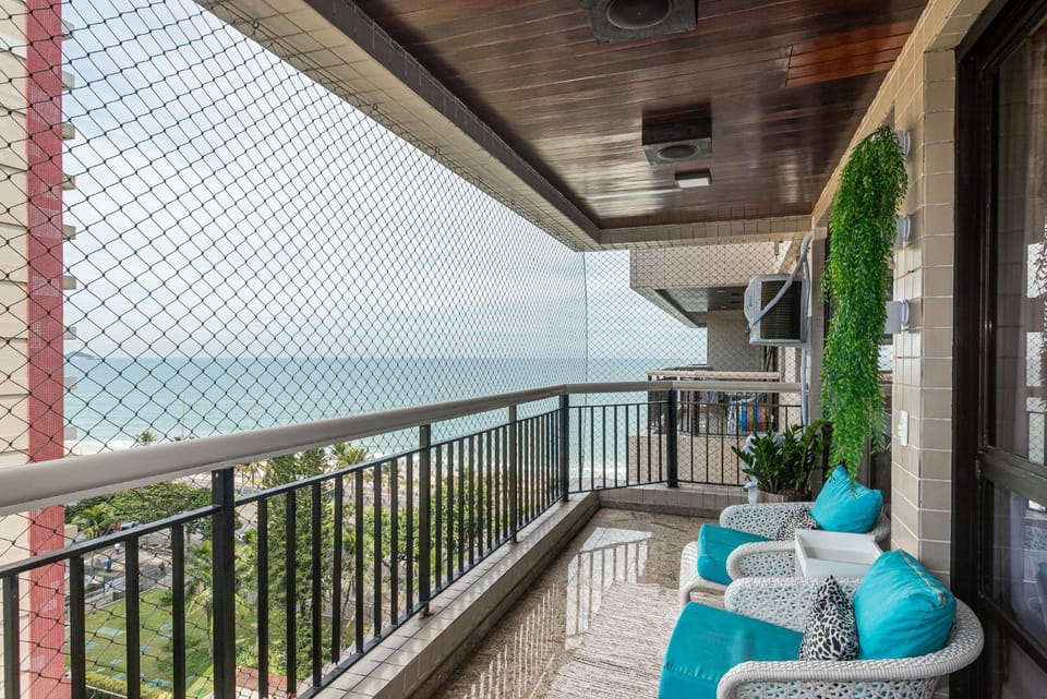Seaside Retreat in Barra da Tijuca | LC 6000/805 Apartment in Rio de Janeiro
