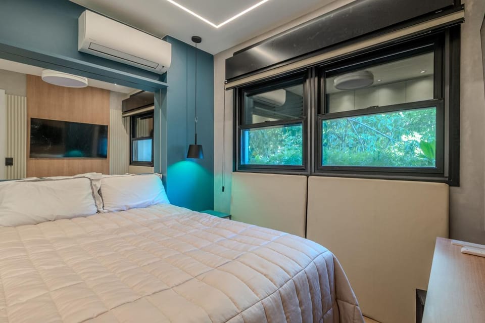 Bed, TV and multimedia, Photo of the whole room, Bedroom, air conditioner