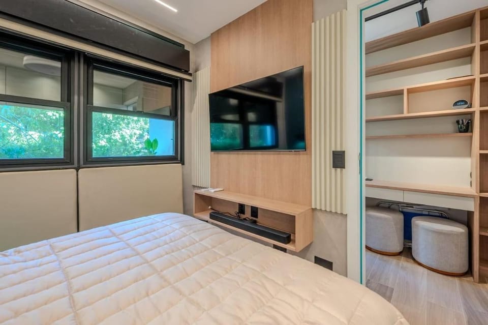 3 min walk from Leblon Beach, green view Apartment in Rio de Janeiro