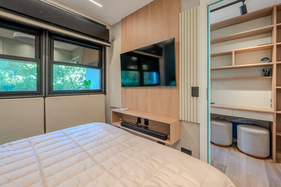 Bed, TV and multimedia, Photo of the whole room, Bedroom, wardrobe