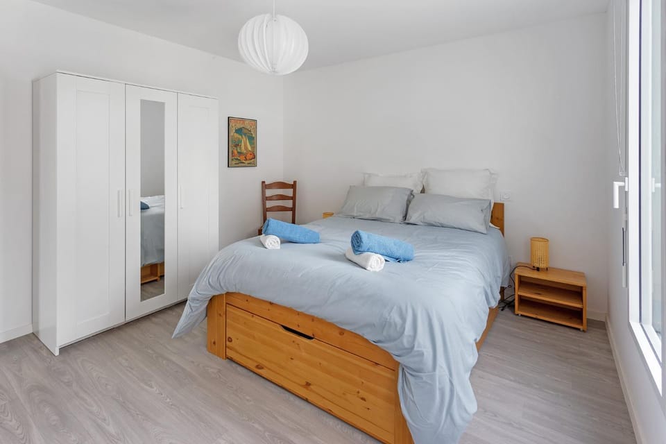 Bed, Photo of the whole room, Bedroom, wardrobe