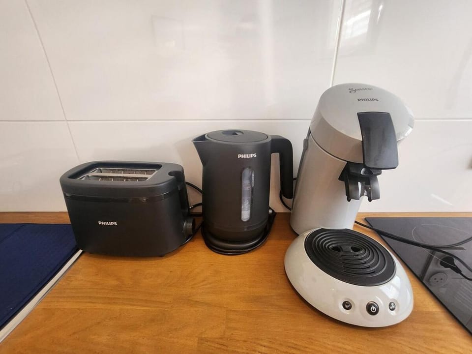 Coffee/tea facilities, toaster