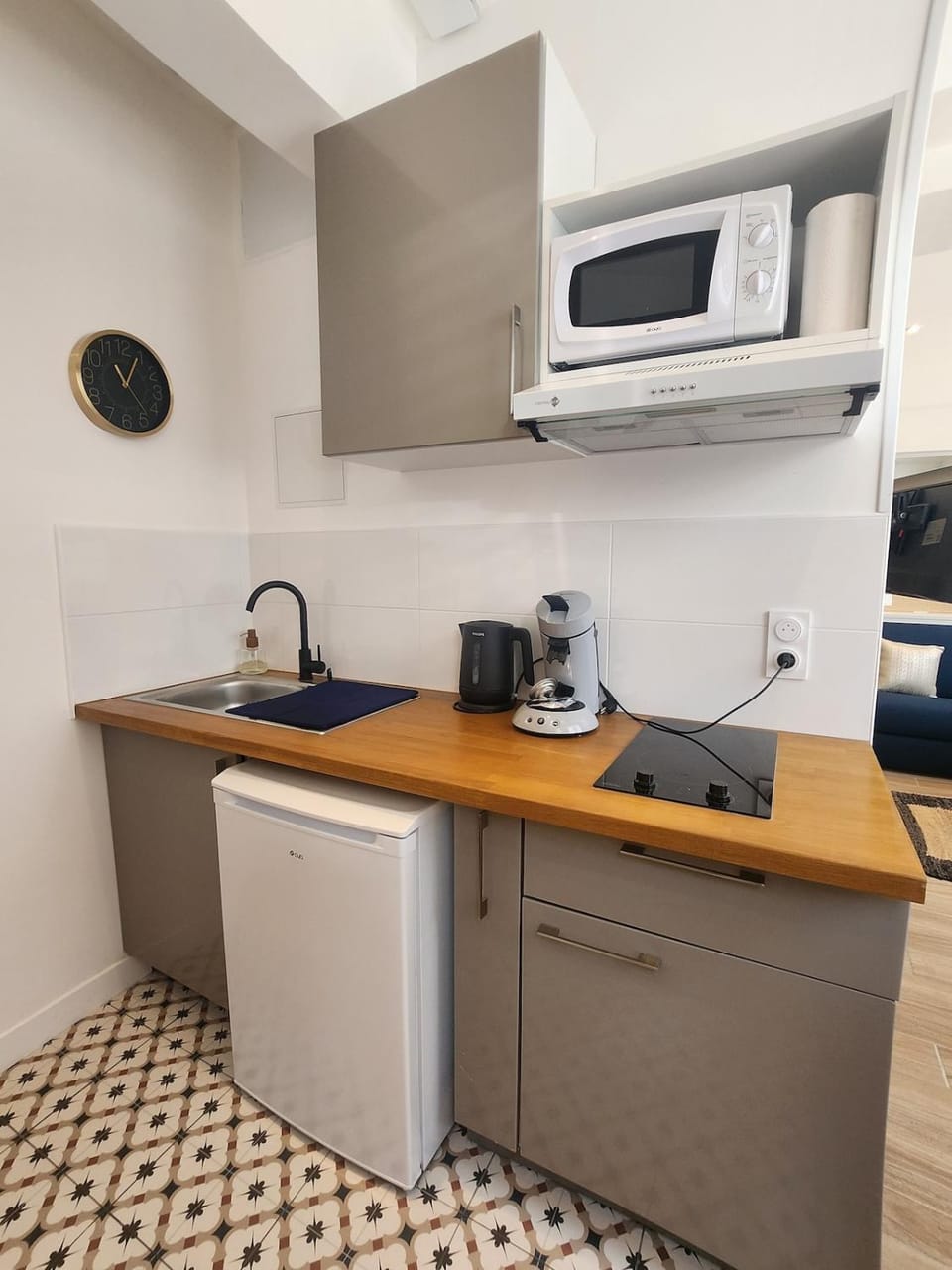 Kitchen or kitchenette