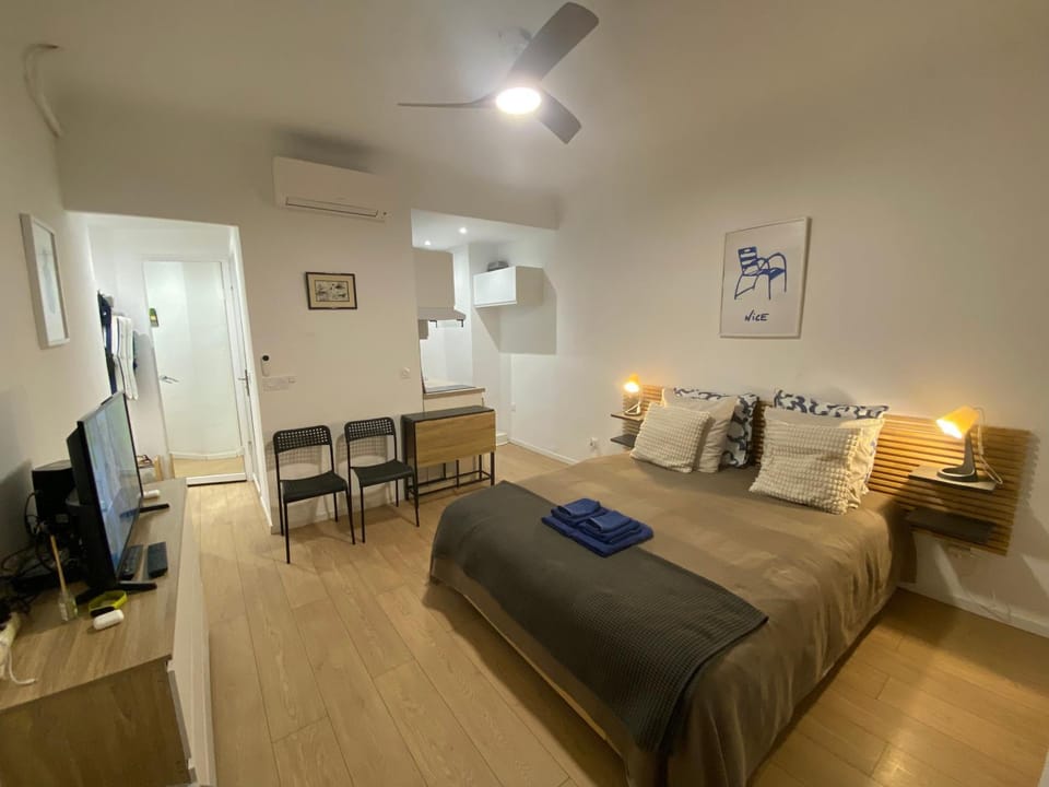 Bed, Bedroom, air conditioner