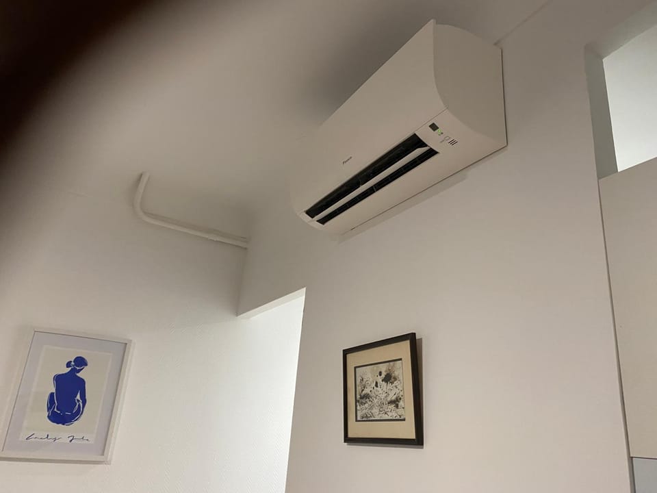 Bedroom, air conditioner