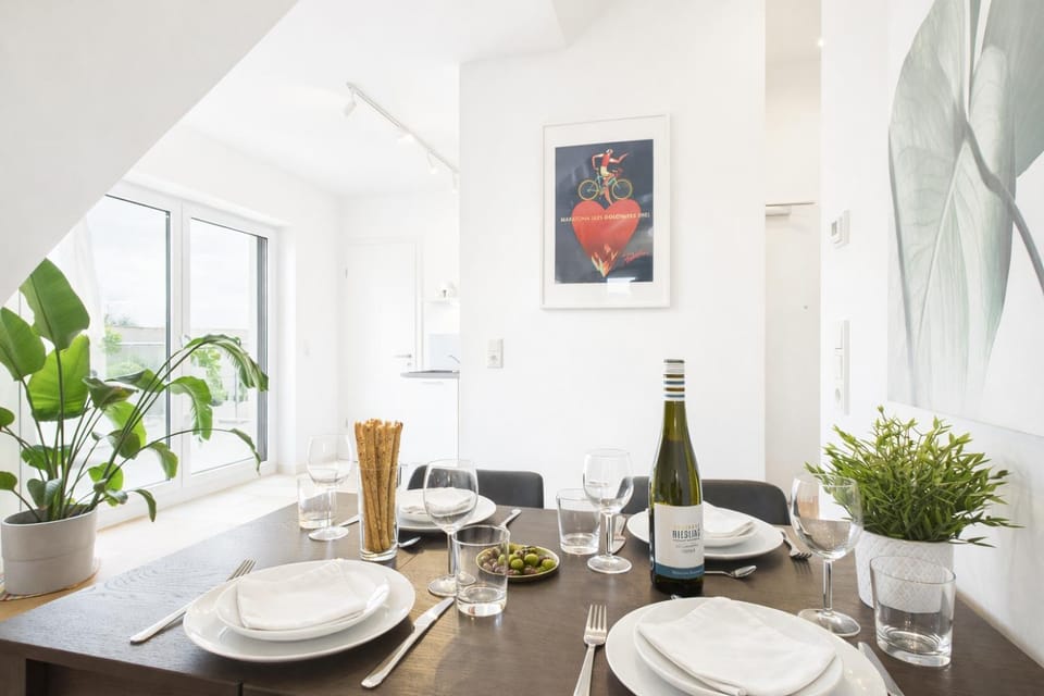 Photo of the whole room, Dining area