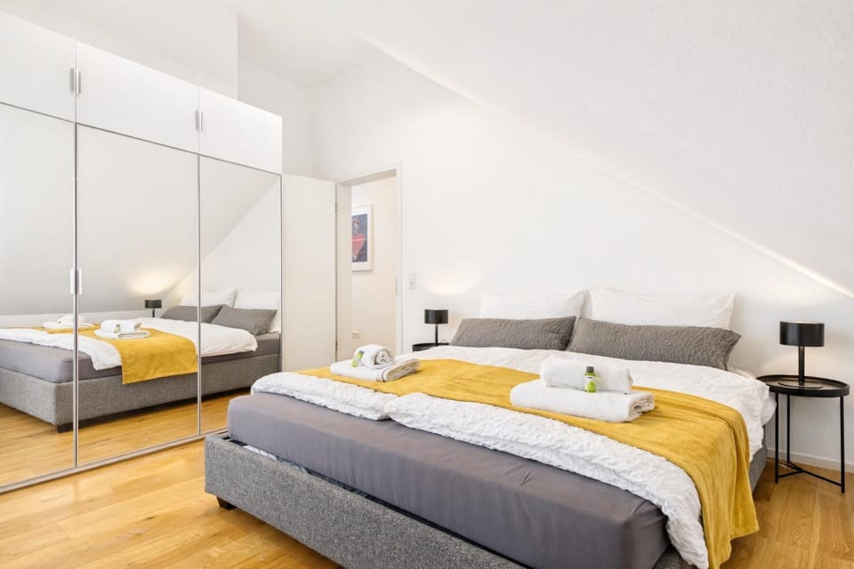 Bed, Bedroom, towels, towels, wardrobe