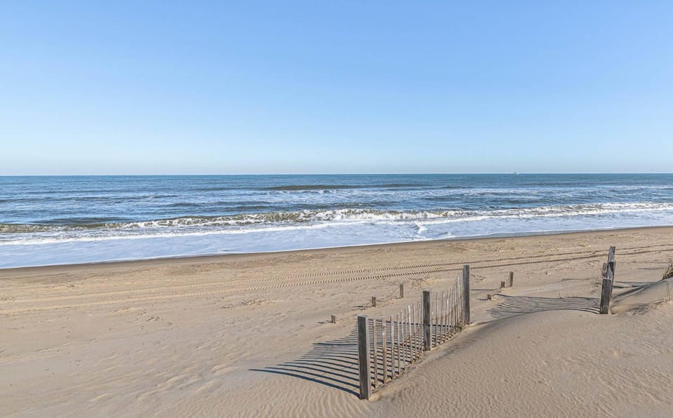 Heron Cove 203N - Nags Head, Oceanfront Luxury 3 BR Condo, Flex Stays, Pool House in Nags Head