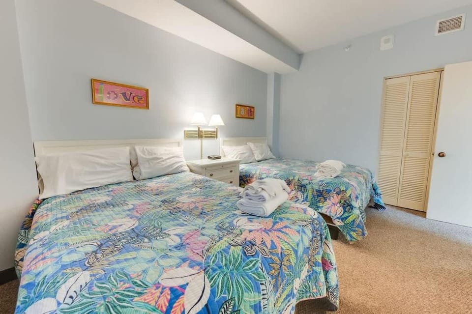 Contemporary 2BR Beach Colony Resort, Pools, View House in Myrtle Beach