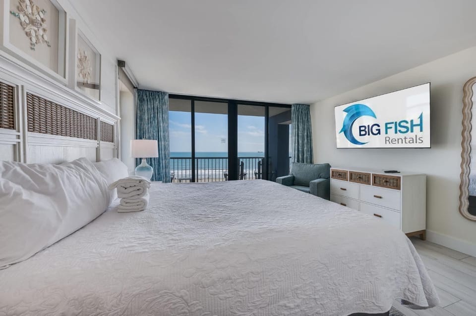 Amazing Coastal retreat wbalcony, hot tubs & pool House in Myrtle Beach