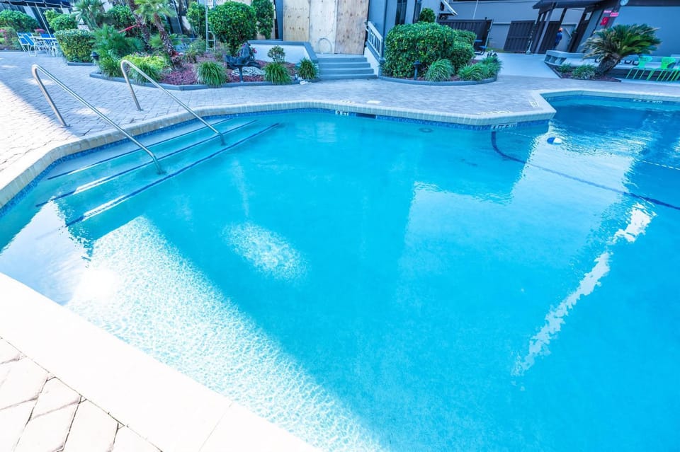 Amazing Coastal retreat wbalcony, hot tubs & pool House in Myrtle Beach