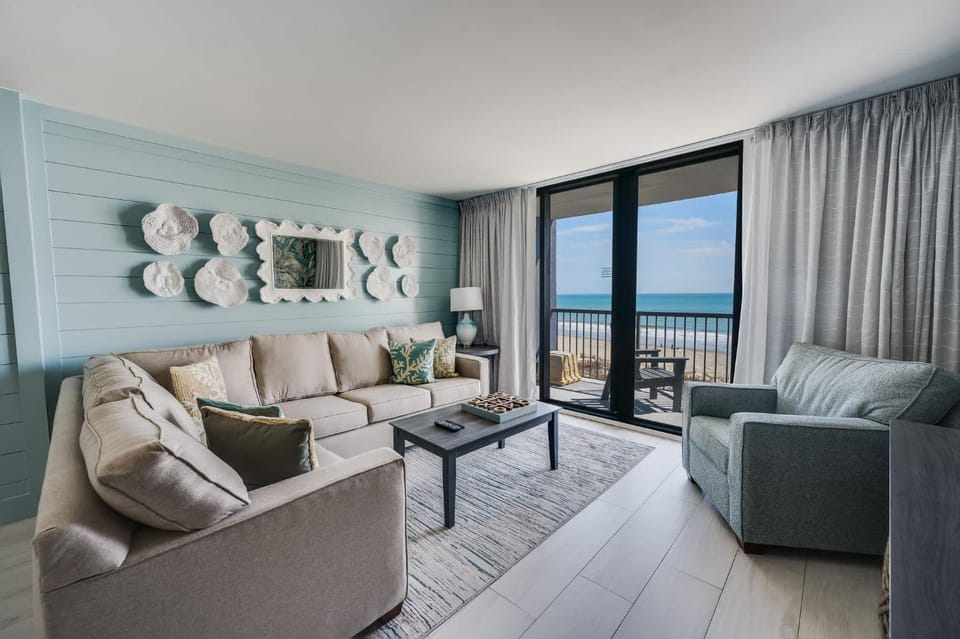 Amazing Coastal retreat wbalcony, hot tubs & pool House in Myrtle Beach