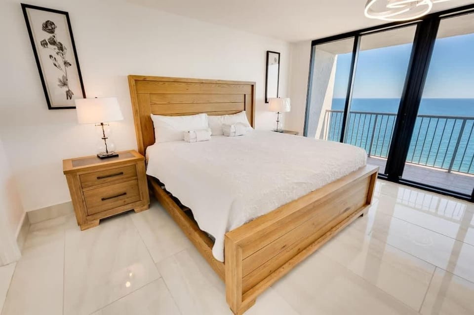 New Remodeled 3BR Beach Colony Resort, Oceanfront House in Myrtle Beach